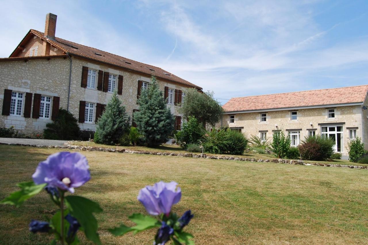 Le Logis Des Quatre Puits Bed and Breakfast Neuvicq-Montguyon Εξωτερικό φωτογραφία