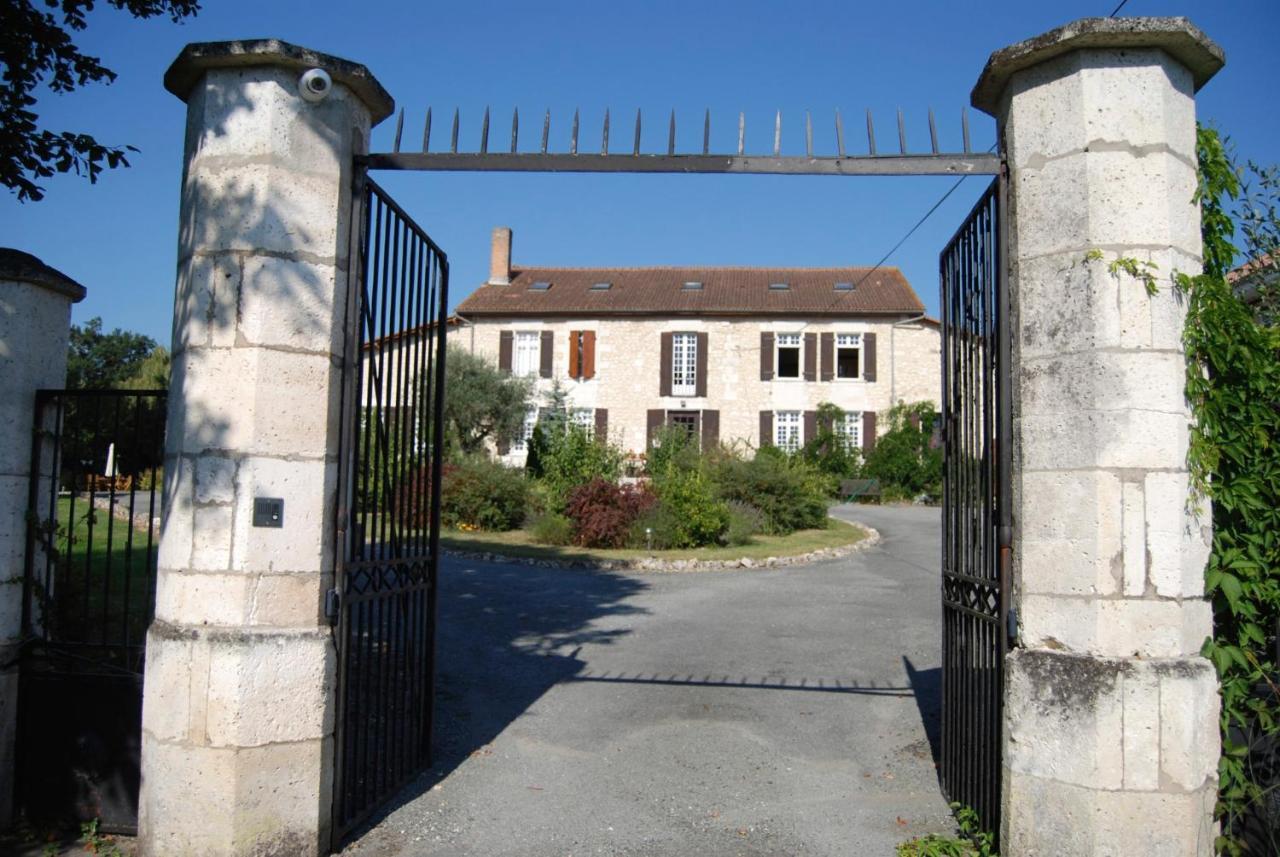 Le Logis Des Quatre Puits Bed and Breakfast Neuvicq-Montguyon Εξωτερικό φωτογραφία